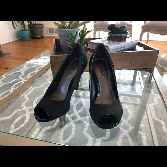 Kenneth Cole Black Peep Toe Heels, Size 7 - Picture 4 of 8